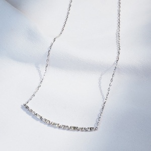 Pt900 0.50ct　バゲット＆ラウンドダイヤモンドラインネックレス　P2428