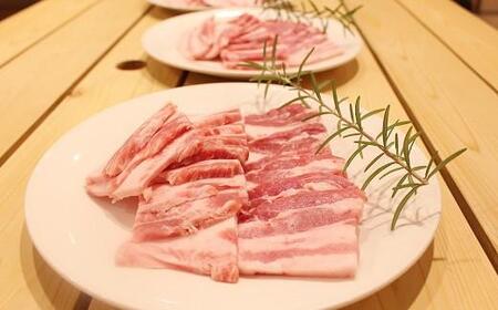 京丹波高原豚 バラ 焼き肉 1kg （豚 ぶた肉 肉 豚肉 焼肉 豚バラ 国産 国産ブランド 京丹波高原豚 三元豚 ブランド 霜降り 焼肉 焼き肉 1kg １キログラム ジューシー こだわり 贈答 ギフト お歳暮 お中元 プレゼント お取り寄せ グルメ 冷凍 京都府 京丹波町 トン'Sキッチン）