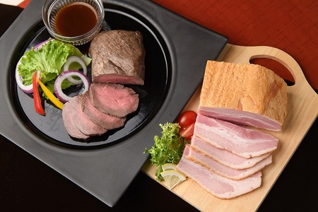 北海道 十勝ローストビーフ&ベーコン3点詰合せ 800g ハム 国産 冷蔵 北海道牛 北海道豚 贈答 ギフト