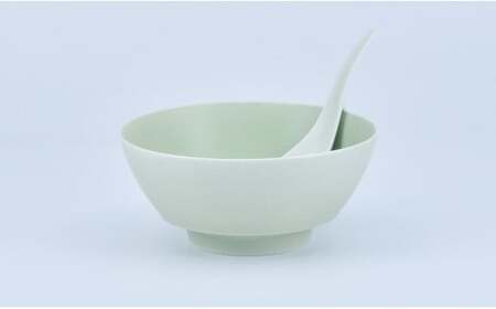 有田焼 究極のラーメン鉢 Colors グリーン レンゲ付【まるぶんオリジナル】食器 器 うつわ 麺鉢 ラーメン鉢 丼 丼ぶり どんぶり シンプル おしゃれ マット くすみカラー 緑 電子レンジ対応 A24-186