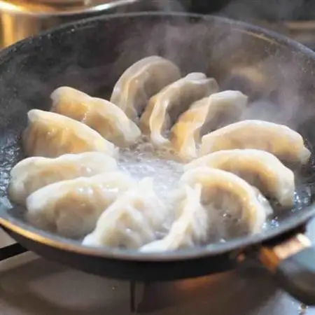 沖縄県産あぐー豚を100%使用した贅沢な餃子です　96個入(12個入×8袋)【配送不可地域：離島】【1222520】