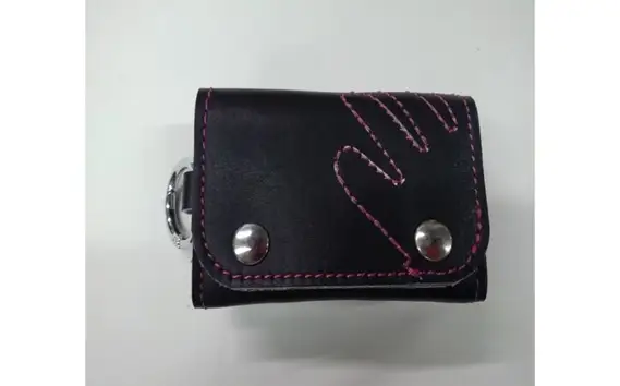 グローブの革製　コンパクトな三つ折り財布　BKP No.094