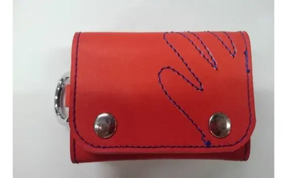 グローブの革製　コンパクトな三つ折り財布　RDA No.095