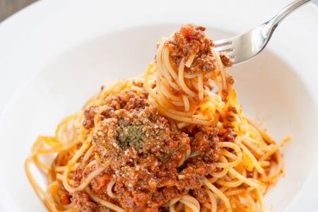 パスタソース2種 5個セット(ボロネーゼ150g×3個・アマトリチャーナ150g×2個) ふるさと納税 福知山市 パスタ パスタソース トマトソース ボロネーゼ ミンチ ベーコン パルメザンチーズ イタリアン レストラン スイーツ お菓子 ガーデンレストラン オズ OZ 自然 景色 紅葉 テラス ガーデン ウェディング ガーデンパーティー 【fc-DE001】【イタリアンレストラン＆ウェディング オズ】