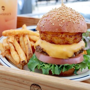 CAMPING with GRATEFUL'S【3名分】《 惣菜 ハンバーガー バーガー チーズ セット 手作りキット グルメ キャンプ飯 》【2401I13401】