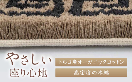 【手刺繍】蟹牡丹と蝶文縁二重雷文（灰地青） 約200×200cm / / 鍋島緞通 [41AAAM009]