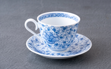 〈嘉泉窯〉総手描ボタン唐草コーヒー碗皿花割八寸皿