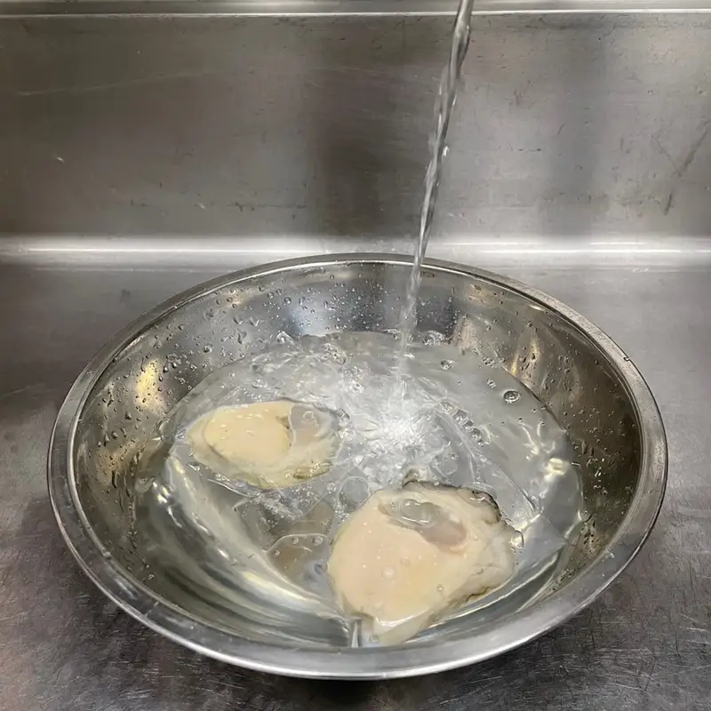 京都・京丹後産　鮮度抜群！濃厚肉厚岩牡蠣（生食用）4個入り（個別包装・冷凍） 魚介 国産 肉厚 生食用 養殖牡蠣 むき身 岩牡蠣 岩ガキ 海鮮 海のミルク ふるさと納税 牡蠣 冷凍 大粒 カキ かき 牡蛎 送料無料