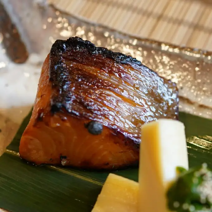 ここにしかない。室戸海洋深層水で育った希少高級食材サツキマス　約５００ｇ