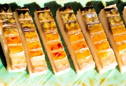 焼きさば寿司（10切れ）１本330g～350g 冷凍 食品 焼き鯖寿司 鯖寿司 さば寿司 押し寿司 惣菜 おかず おつまみ グルメ 海鮮 魚介 お寿司 すし 和食 薬味 おいしい【R01611】