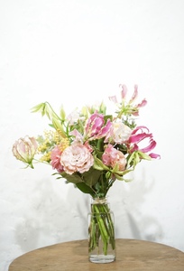季節のおすすめ生花花束 ブーケM 1束 / らんまん 花 植物 お花 アレンジメント 高知 人気 おすすめ 送料無料【株式会社tomoni】 [ATCG021]