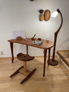 『ほくとのクラフト』いっぴん工房手作り造形家具　ティアドロップテーブル テーブル ティアドロップテーブル ワーキングデスク ダイニングテーブル ティーテーブル コンソール ほくとのクラフト いっぴん工房 手作り 家具 多目的 ウォールナット 新生活　高品質 リモートワーク 木製 シンプル インテリア ウッド [h005]