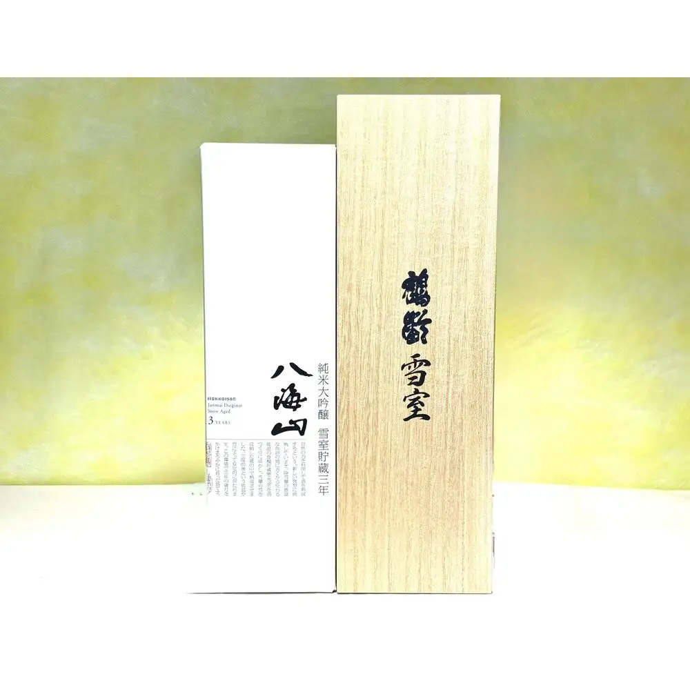 南魚沼の高級雪室酒2本セット(720ml×2) 【八海山 鶴齢 飲み比べ 四合瓶 2本 セット 日本酒 720ml プレミアム 新潟 地酒 厳選 晩酌 熱燗 お酒 酒 さけ お中元 お歳暮 贈答】