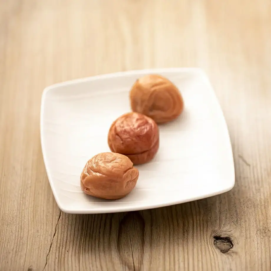 【ご褒美梅】山森農園の 梅干し「魔法の梅」 計1kg（500g×2） 【塩分約12％】 土と水にこだわっています 贈答にも / 紀州南高梅 和歌山 田辺市 ミネラル水 梅 梅干 ウメ うめ うめぼし 肉厚 ギフト ご家庭 完熟【ymm005-1】