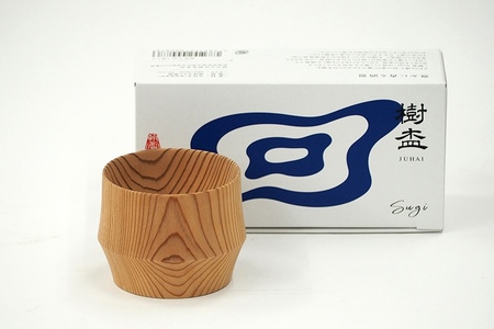 加茂の人気大吟醸酒（720ml）2本と杉のぐい呑み（約55ml）1個セット