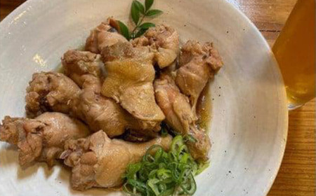 訳あり 老舗居酒屋 DELICHA 鶏手羽煮込み 約1.5kg（約500g×3パック）【訳あり 簡易包装 山口県 宇部市 老舗 居酒屋 地元 人気 おばんざい 冷凍 一品 真空パック 急速冷凍 酒 おつまみ 一番 人気 ビール あて 一品 自然 解凍 湯せん 品質 味良し 鶏肉 煮込み 手羽 やわらかい 】CZ11-FN