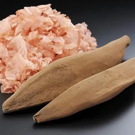 枕崎産本枯節1.5kg＆削り器「オカカ」 D0-3_ かつお 鰹 カツオ 枯節 削り器 海鮮 魚介 鹿児島県 枕崎 産直 産地直送 国産 常温 花かつお 贈答 ギフト 鰹節 かつお節 _【配送不可地域：離島】【1457809】