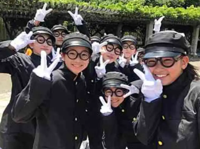 ＜カラオケであなたのバックダンサーになります＞スクールダンスコンテスト優勝チーム(小中学生部門)「OITA WESTSIDELOCKERS」_B165-014
