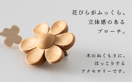お花のブローチ