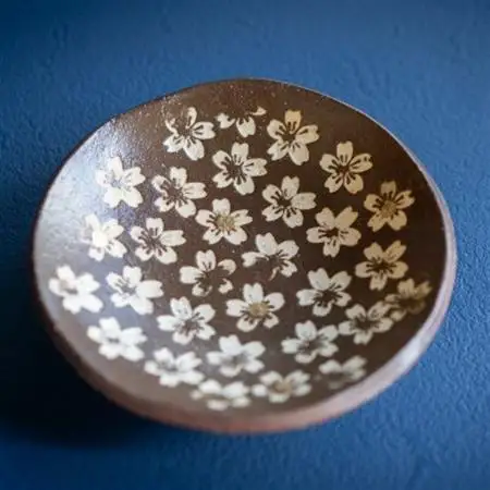【日展入選作家】桜の花びらが風情豊かな「さくら金彩取り皿」2枚【1470791】