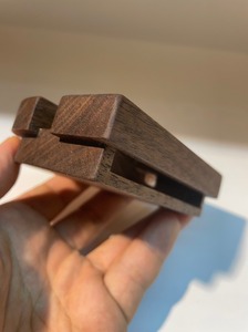 スマホ スタンド 木製 スピーカー くぼみ有りフリックスムーズ　ipadminiも可能 mi0037-0035