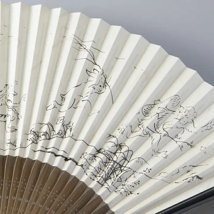 【L-574】鈴木扇子店 鳥獣戯画うるし画（親黒塗骨・仲唐木染骨・雲流紙） 7.2寸(約21.6cm）［高島屋選定品］