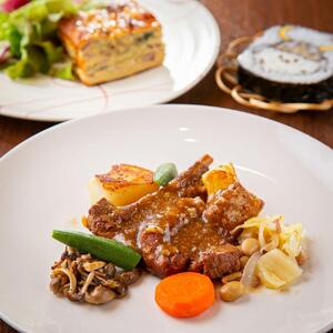 子どもも大人も楽しめる！ひこにゃん巻き寿司体験と、地元産食材を使ったAランチコース！（1名様分）
