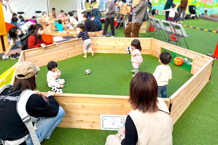 玩具 木製 ストリート サッカー いろは（五六八）スタジアム [海野建設 宮崎県 日向市 452061395]