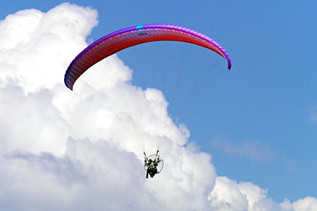 【ふるなびWEEK対象】絶景の空中散歩！モーターパラグライダー体験券 1名様