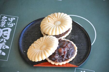 三色菊最中１０個入り　最中 和菓子 お茶菓子 セット 数量限定 計10個入り 小豆粒餡 白餡 柚子餡 贈答品 引菓子 お供え物 山梨県 北杜市 ギフト 人気 バレンタイン チョコ以外 ホワイトデー お返し [h279]