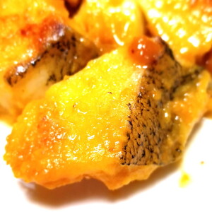 【3回定期便】中間市老舗マル五 辻鮮魚店鮭・鯖・カレイ西京漬&たまり醤油16切　Bセット【001-0380】