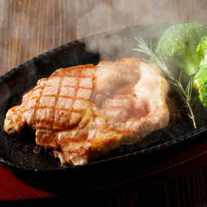 1501-1 鹿児島産 黒豚 肩ロースブロック肉 1kg お好きなサイズにカットして 焼肉 ・ BBQ ・ チャーシューに！ KN021-038 肉 豚肉