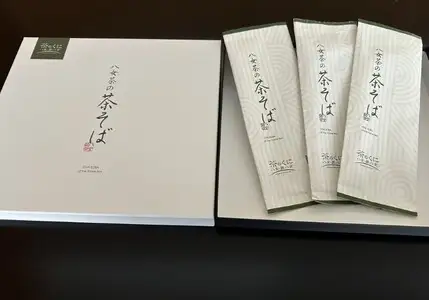 ラー麦使用！八女茶の茶そば 太麺 風味豊か 挽きたて 茹でる 焼きそば 瓦そば アレンジレシピ 福岡県 八女市 027-005