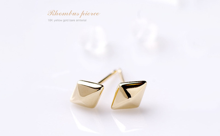 K18　ダイヤ形ピアス 111534 SWAE015