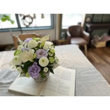季節を感じる生花のアレンジメント　【発送予定時期:寄付後受注生産のため2～4週間後】_花・観葉植物  花 _【配送不可地域：離島】【1480887】