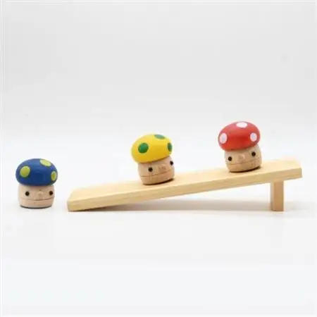 【川口市】坂に置くと動く木のおもちゃ(どんぐりきのこ3種とどんぐりの坂)(赤・黄・青)【1424305】
