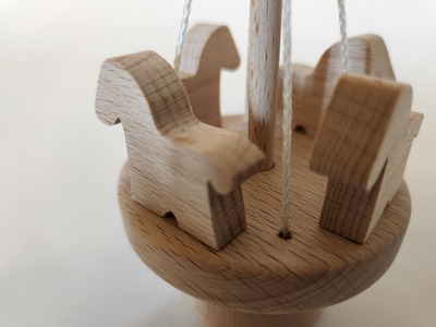 AH15　木のおもちゃ「メリーゴーランド」2個セット  【 木製 木目 ぶな ブナ ウォールナット 手作り シンプル 木のおもちゃ おもちゃ 玩具 インテリア 雑貨 仔馬 馬 うま 】