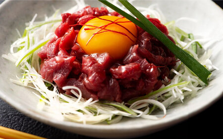 【6回定期便】 国産 馬刺し ユッケ 計200g （50g×4パック）【有限会社スイートサプライなかぞの】[ZBV049]