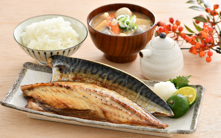 干物 鯖一夜干し よねはるお薦めの 極うま サバ（塩味）3尾　鯖 サバ [m17-b018]