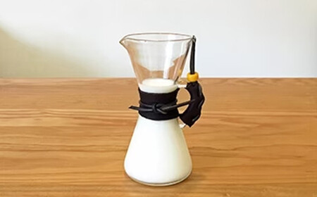 職人が手吹きで作ったミルクピッチャー【木箱入り】  -ガラス コーヒー カフェ 手作り ハンドメイド ミルクポット ミルク入れ クリーマー ギフト プレゼント 雑貨 キッチン 日用品 キッチン用品 日本製 おしゃれ 小泉硝子製作所