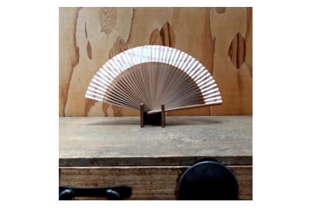 【杉山江見堂】草木染扇子　茜（銅媒染）二等辺三角形