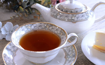 【八女茶】 ゆげ製茶の「食べる紅茶ノーラ」と八女和紅茶セット [AFAG007]