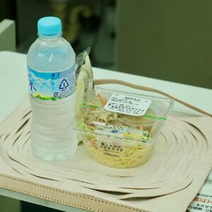 SKLO 持ち手のカラーを選べる！床革のテイクアウトBAG【Camel】
