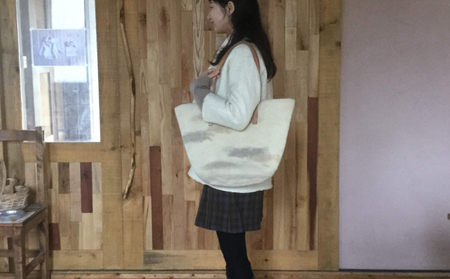 ウールフェルト カゴバックM（白樺）【北海道美深】 ファッション カバン バッグ 民芸品 工芸品 