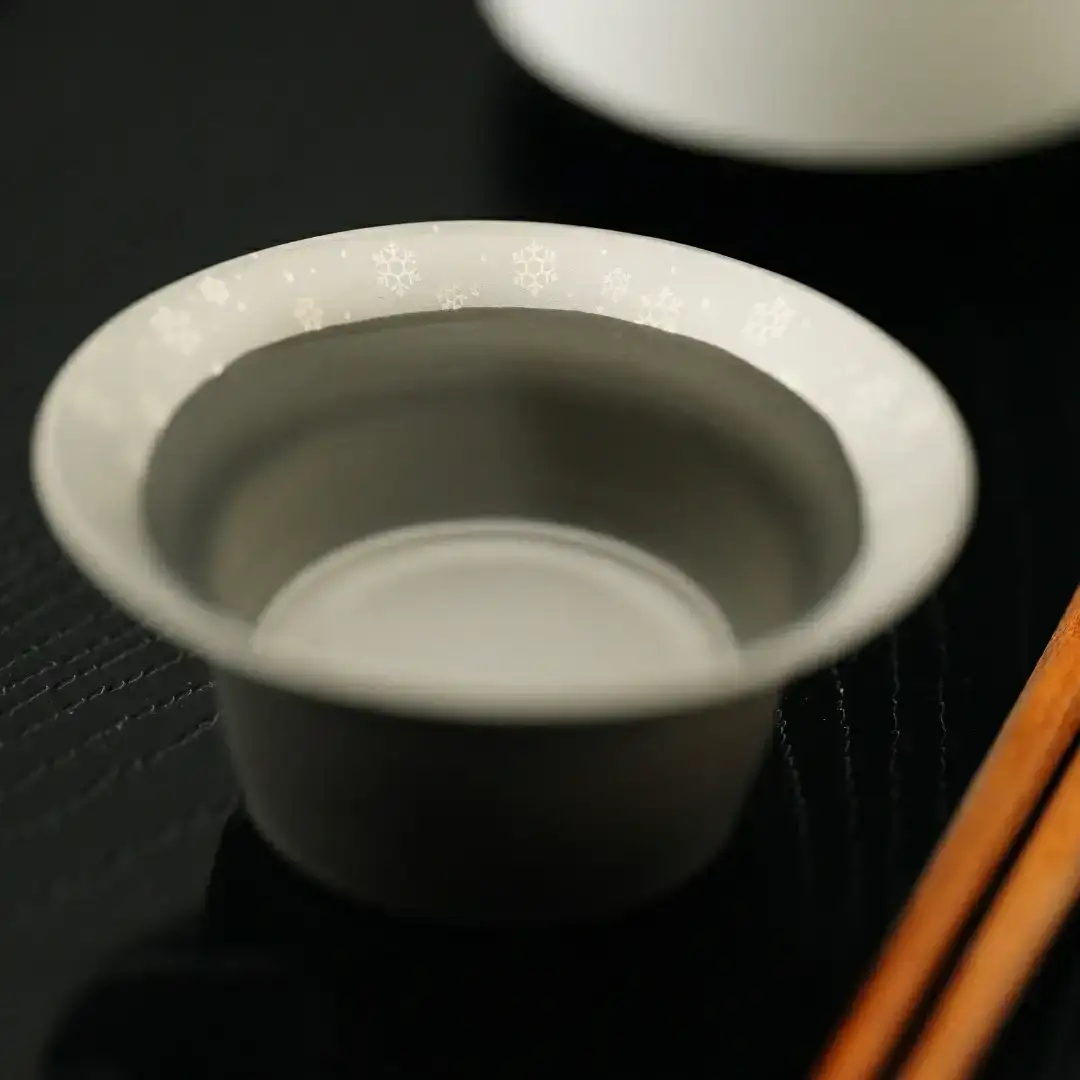 純チタン製お猪口 富士(Fuji) ・冬(雪) オシャレ おちょこ ぐいのみ おしゃれ 酒器 日本酒 チタン 燕三条製 プレゼント 退職祝い  【022S066】