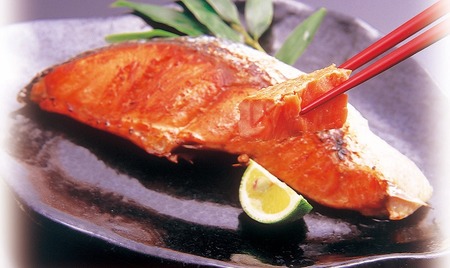 脂のり良し！紅鮭半身切身（10切れ） 北海道 鮭 切り身