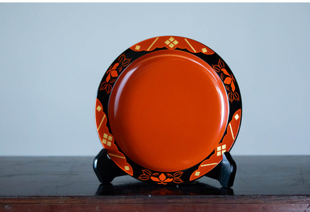秀衡塗　翁皿　秀衡椿紋　2個入 / 漆器 食器 銘々皿 漆塗 うるしぬり 手塗り 木製 伝統工芸品 和 お正月 高級 結婚 新築祝い お祝い 贈答 贈り物 プレゼント ギフト 香典返し お返し おもてなし 東京オリンピック パラリンピック 大会記念品【ocy925-oki-tsu-2B】