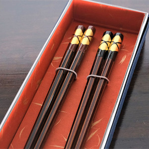 八角箸　花塗り　夫婦 / 漆器 食器 お箸 はし 夫婦箸 漆塗 うるしぬり 手塗り 木製 伝統工芸品 和 お正月 高級 結婚 新築祝い お祝い 贈答 贈り物 プレゼント ギフト 香典返し お返し おもてなし【ocy927-set-meoto-2A】