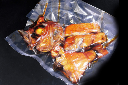 丸ごと1尾!老舗の「魚屋さんの鯛煮付け」(冷凍)(H032109)