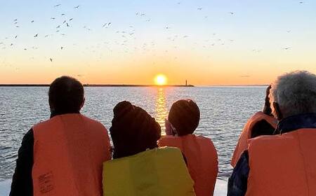 世界三大夕日へLET'S GO！釧路発見！サンセットクルーズ乗船券(大人1名様分) 飲み放題付き 釧路観光クルーズ船 シークレイン クルーズ 体験 チケット 観光 乗船券 旅行 観光船 F5F-0258